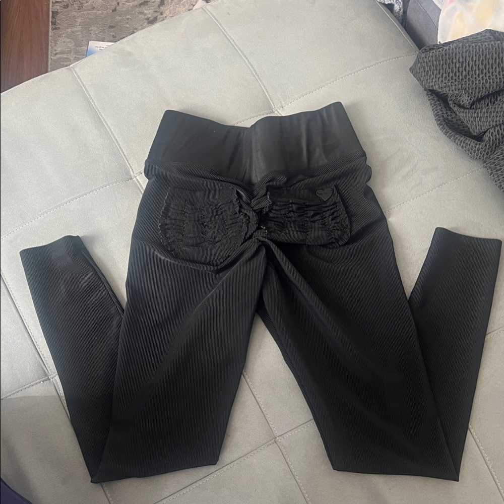 Cute booty lounge black leggings